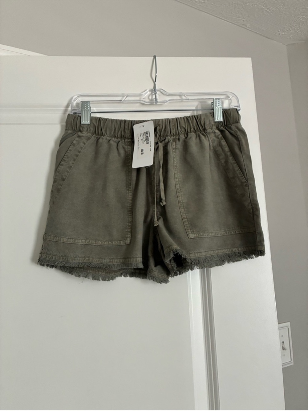Evereve Cloth & Stone Frayed Hem Pocket Short